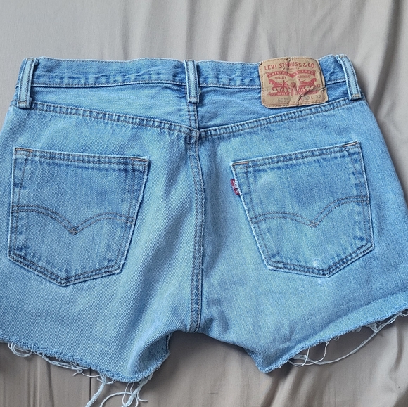 Levi's 501 Shorts - Picture 10 of 16